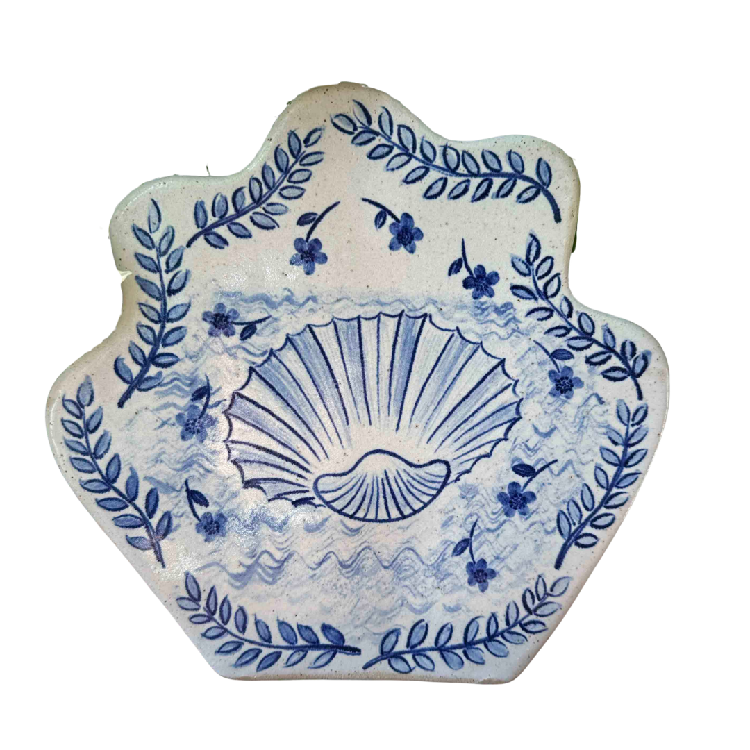 Minnie Mae-Stott, Venus' Shell Tulip Vase
