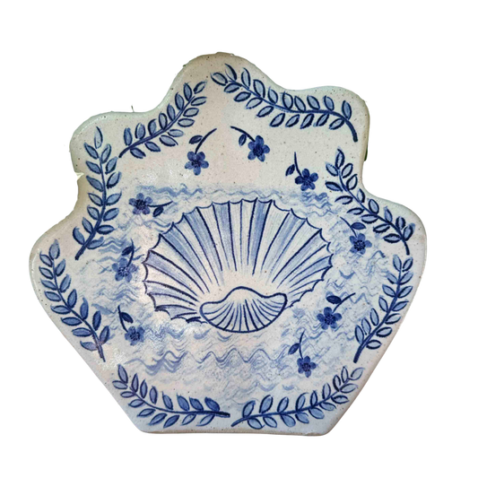 Minnie Mae-Stott, Venus' Shell Tulip Vase