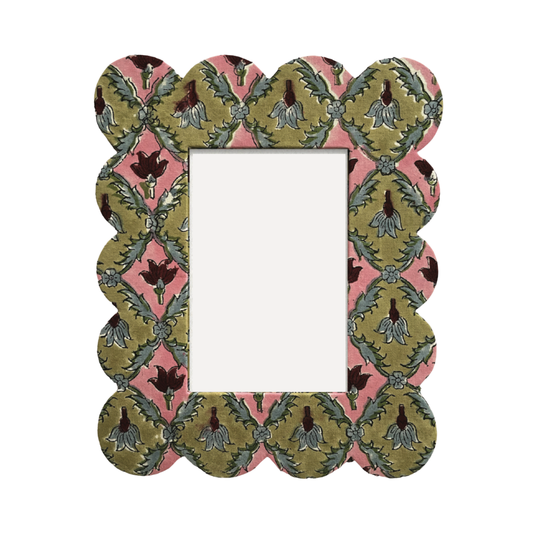 Scalloped Green Garden Frame