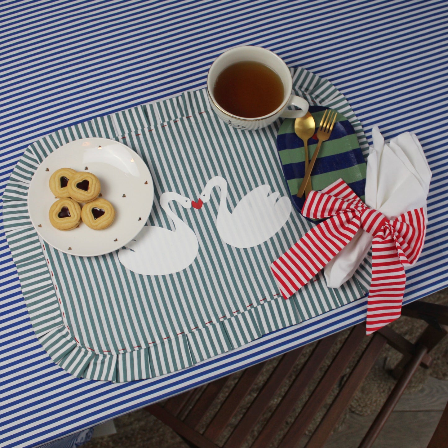 L'amour des Bonbons 'Bonjour Napkin Ring in Red'