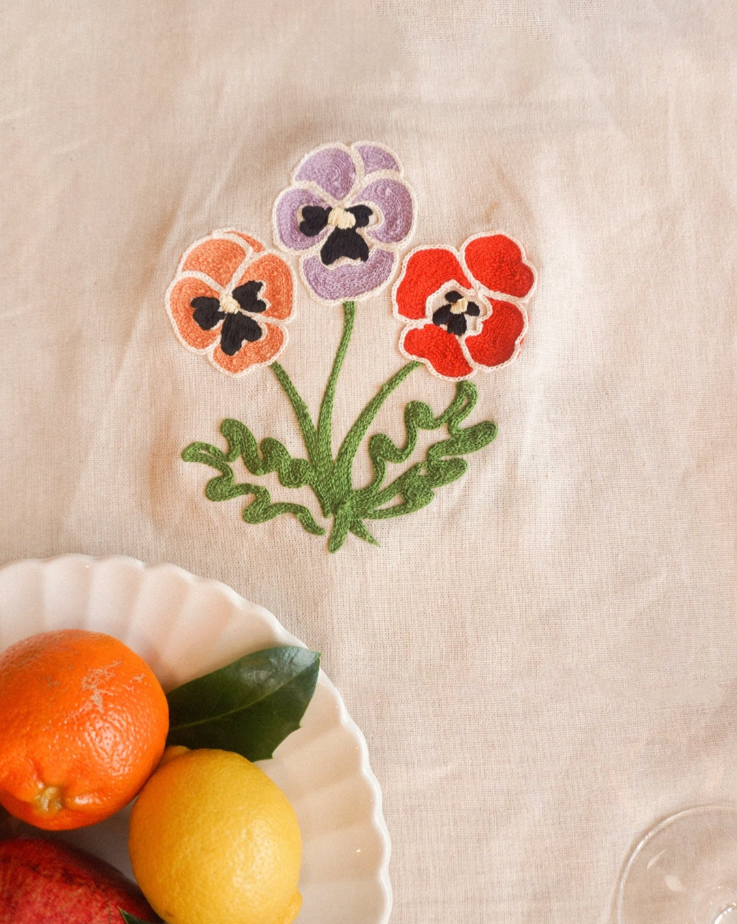 Lappliq, Winter Pansy Tablerunner