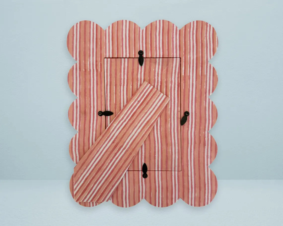 Scalloped Melon Stripe Frame