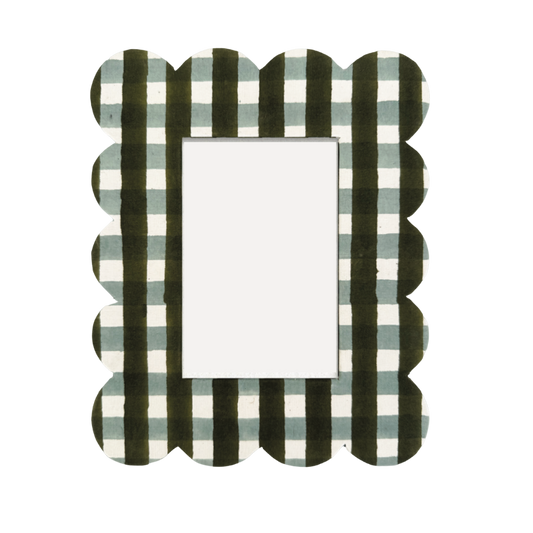Scalloped Green Gingham Frame
