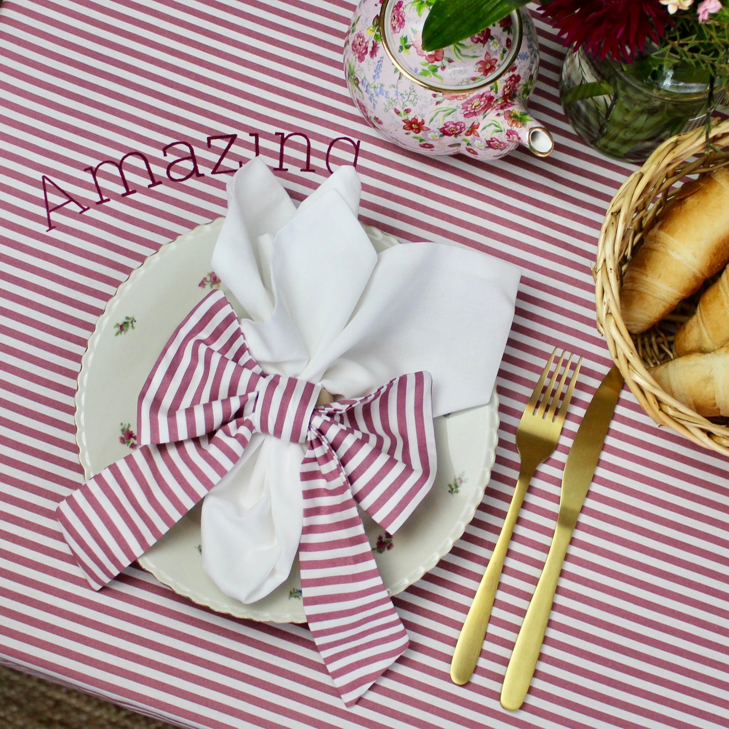 L'amour des Bonbons 'Bonjour Napkin Ring in Purple'