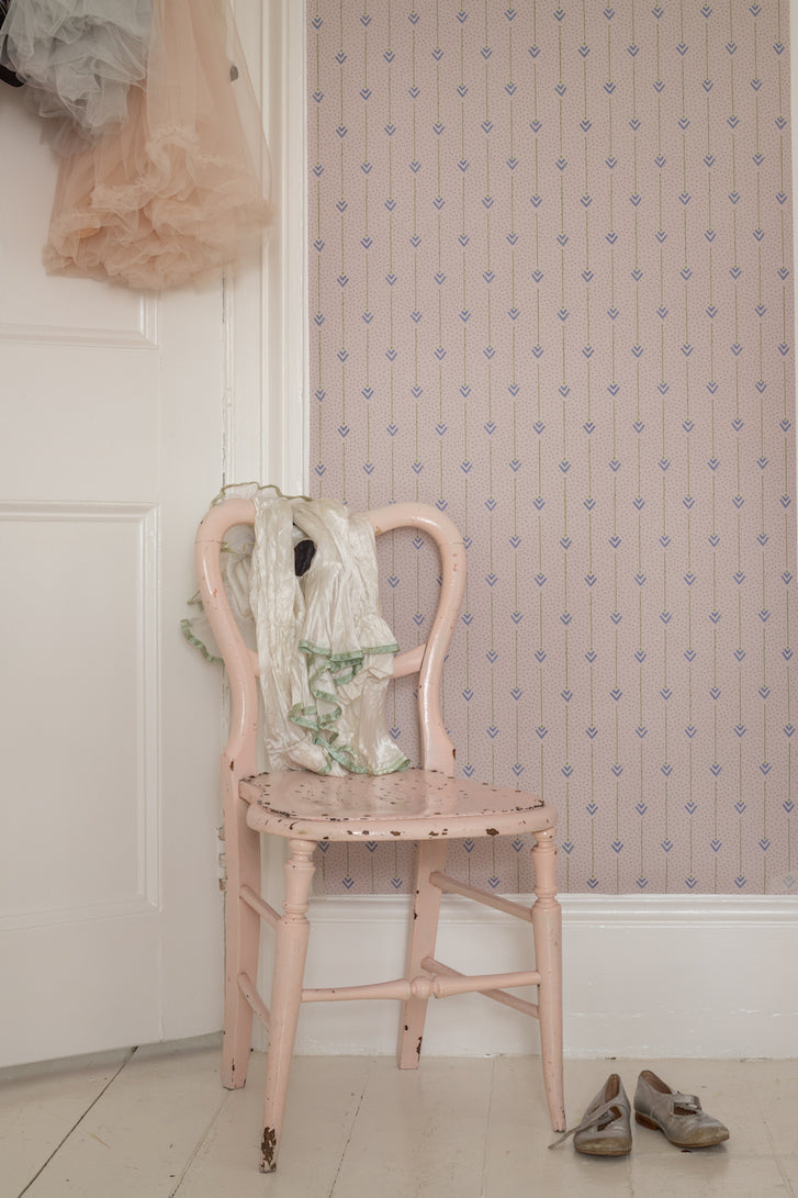 Print Sisters Arrows of Love Wallpaper in Ceil