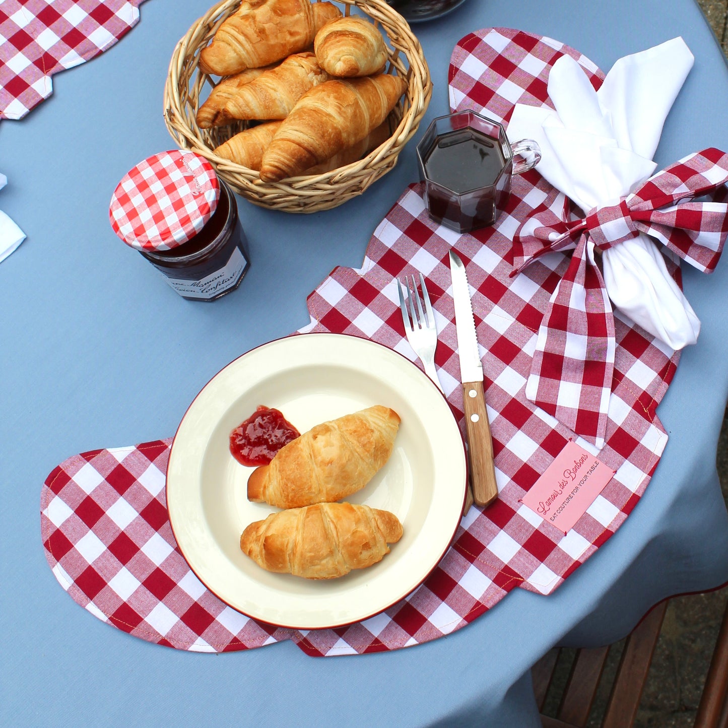 L'Amour des Bonbons Amour Croissant placemat red