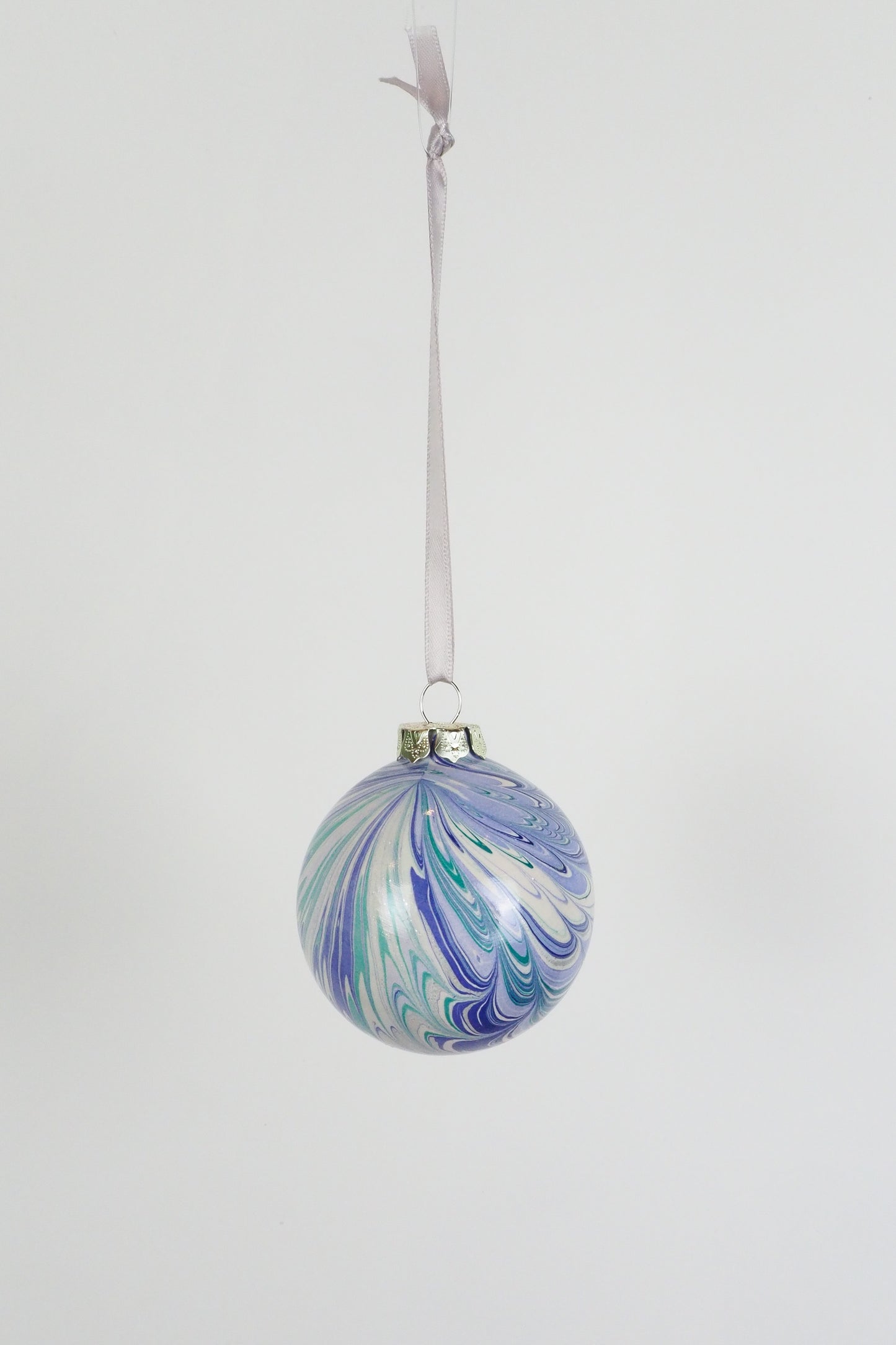 Wildmore Hand Marbled Medium Glacier Bauble