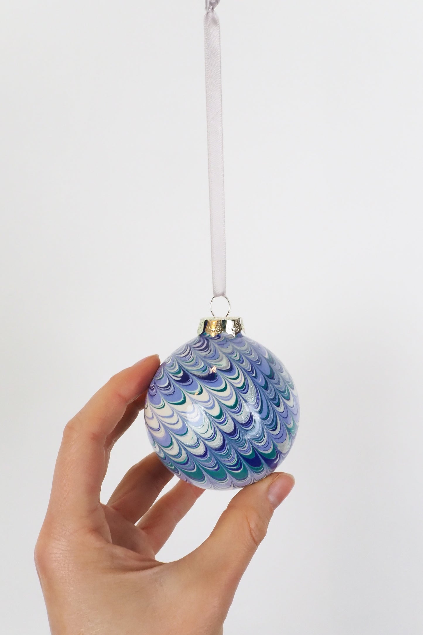 Wildmore Hand Marbled Medium Glacier Bauble