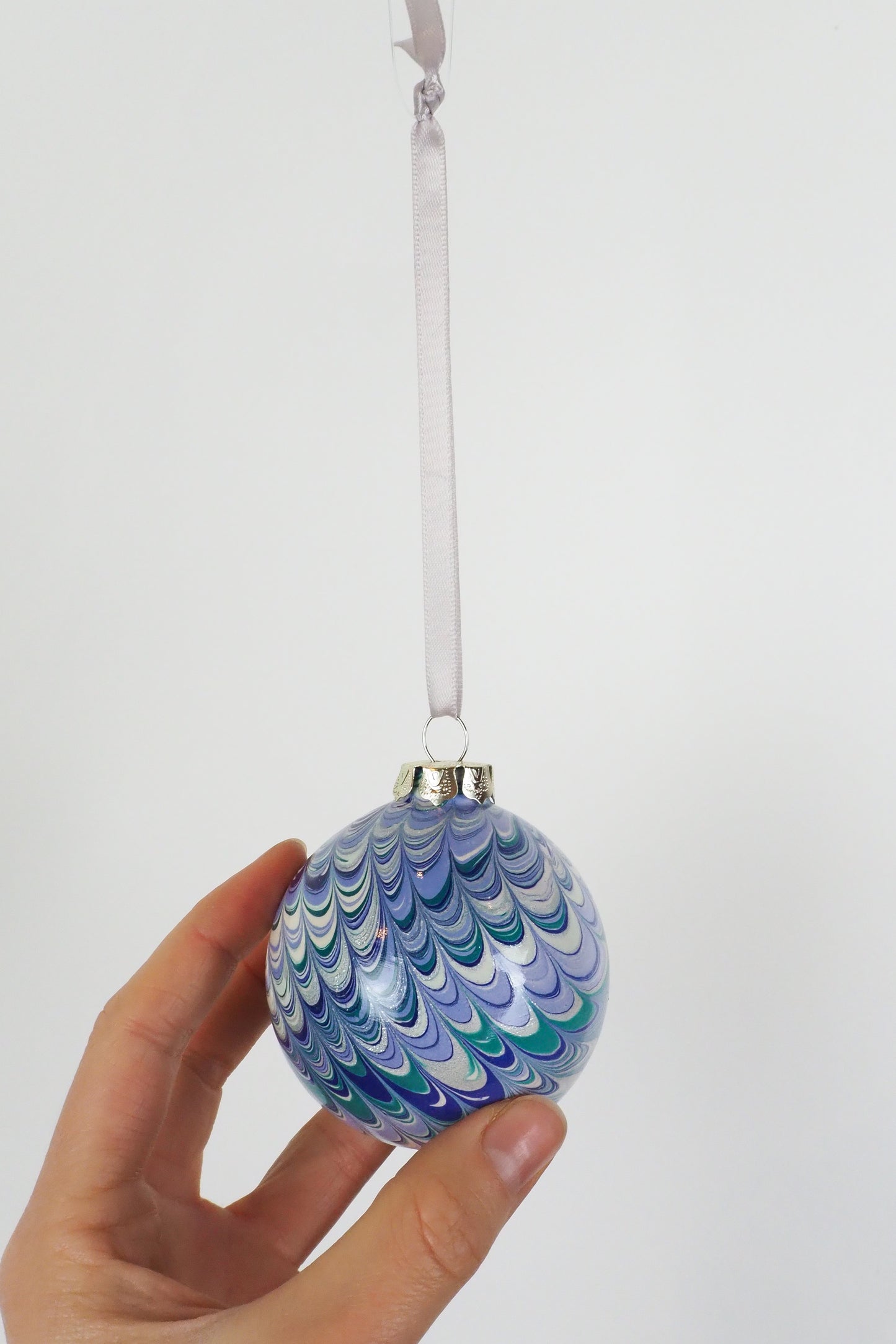 Wildmore Hand Marbled Medium Glacier Bauble