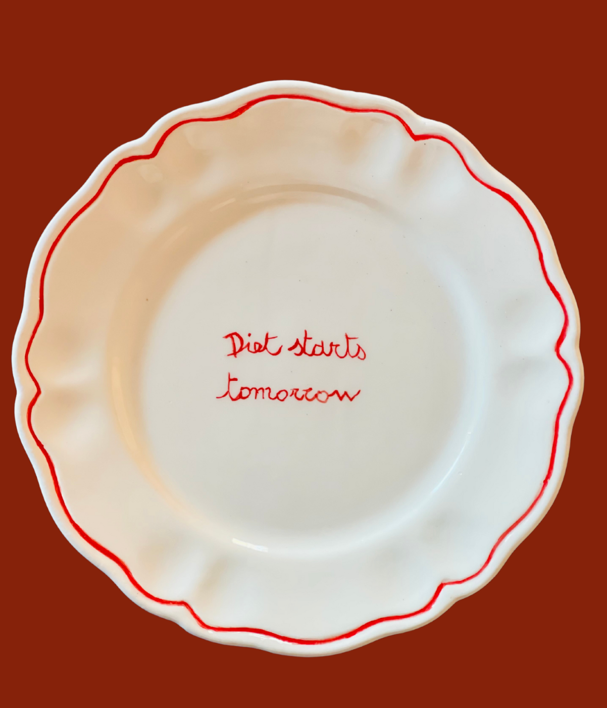 Sveva's Home Ceramic "Diet Starts Tomorrow" Scalloped Plate Set in Red