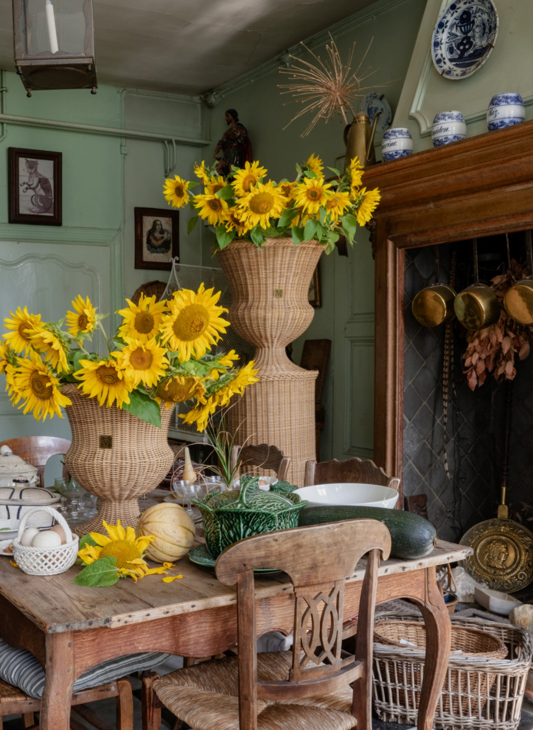 Vasevoll, Vase and Pedestal in Natural