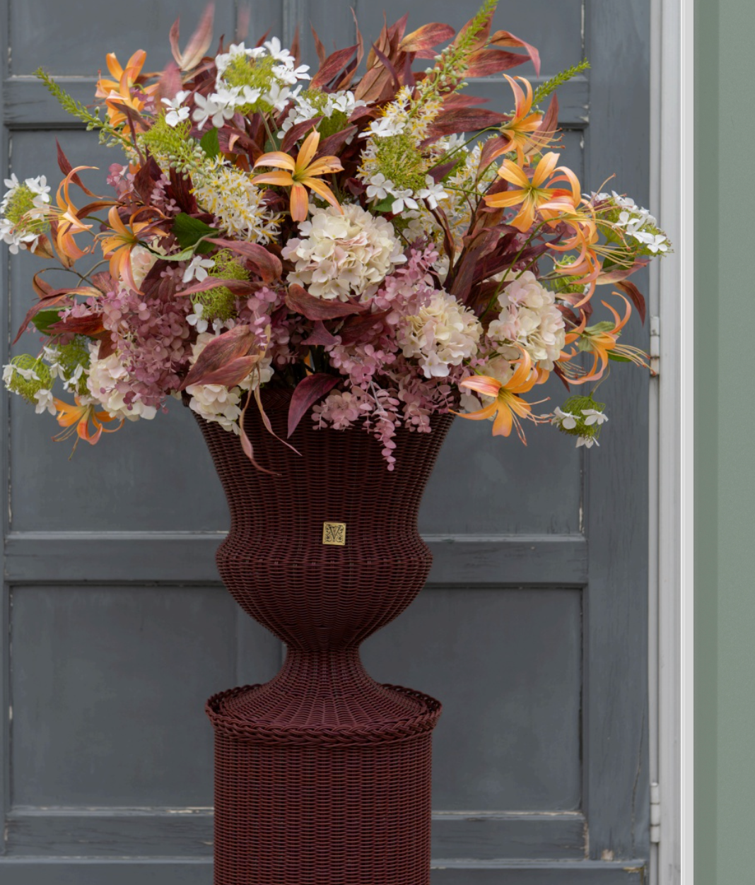 Vasevoll, Vase and Pedestal in Burgundy