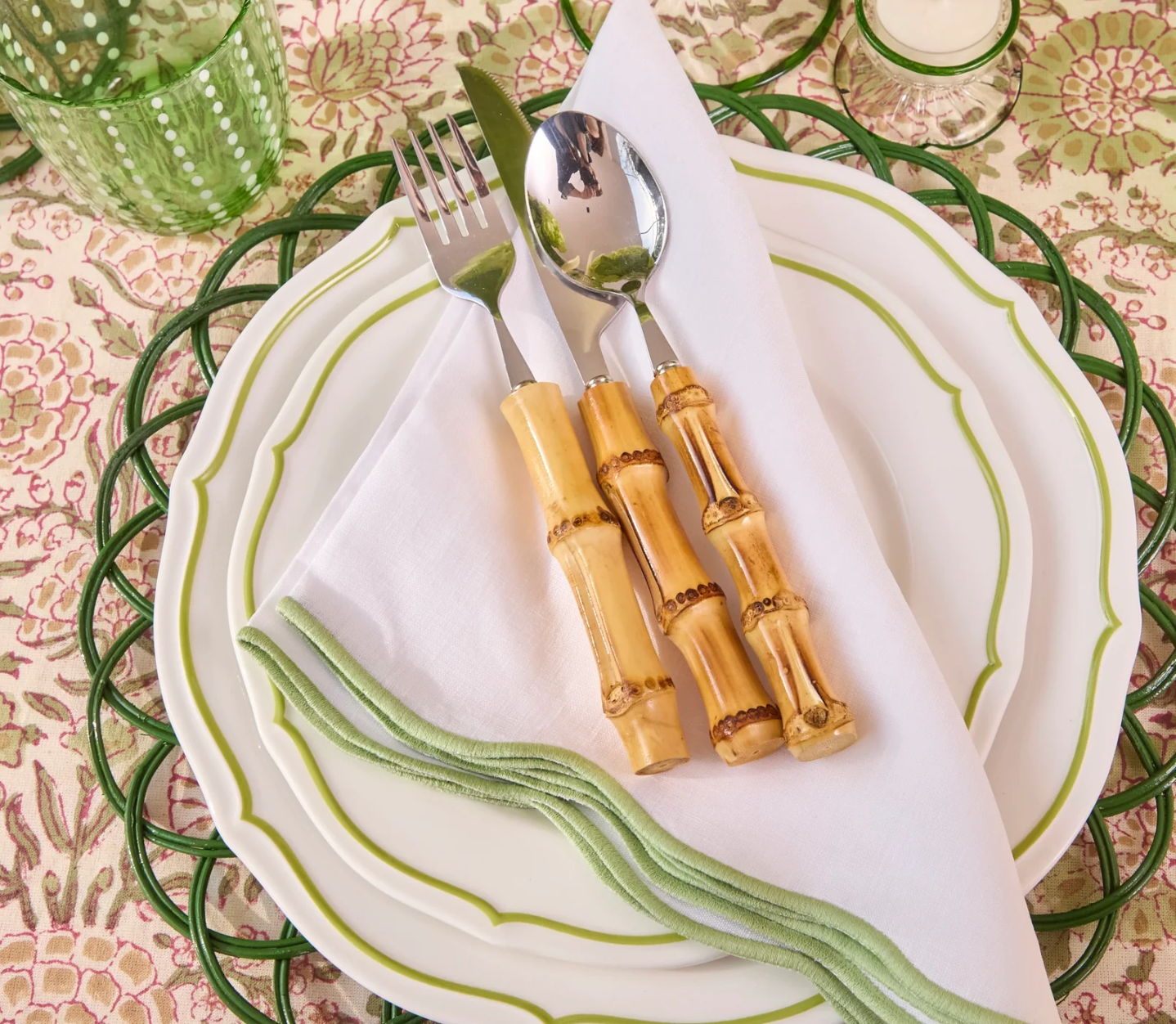 Voi Collective, Spring Green Scallop Linen Napkin (Set of 4)
