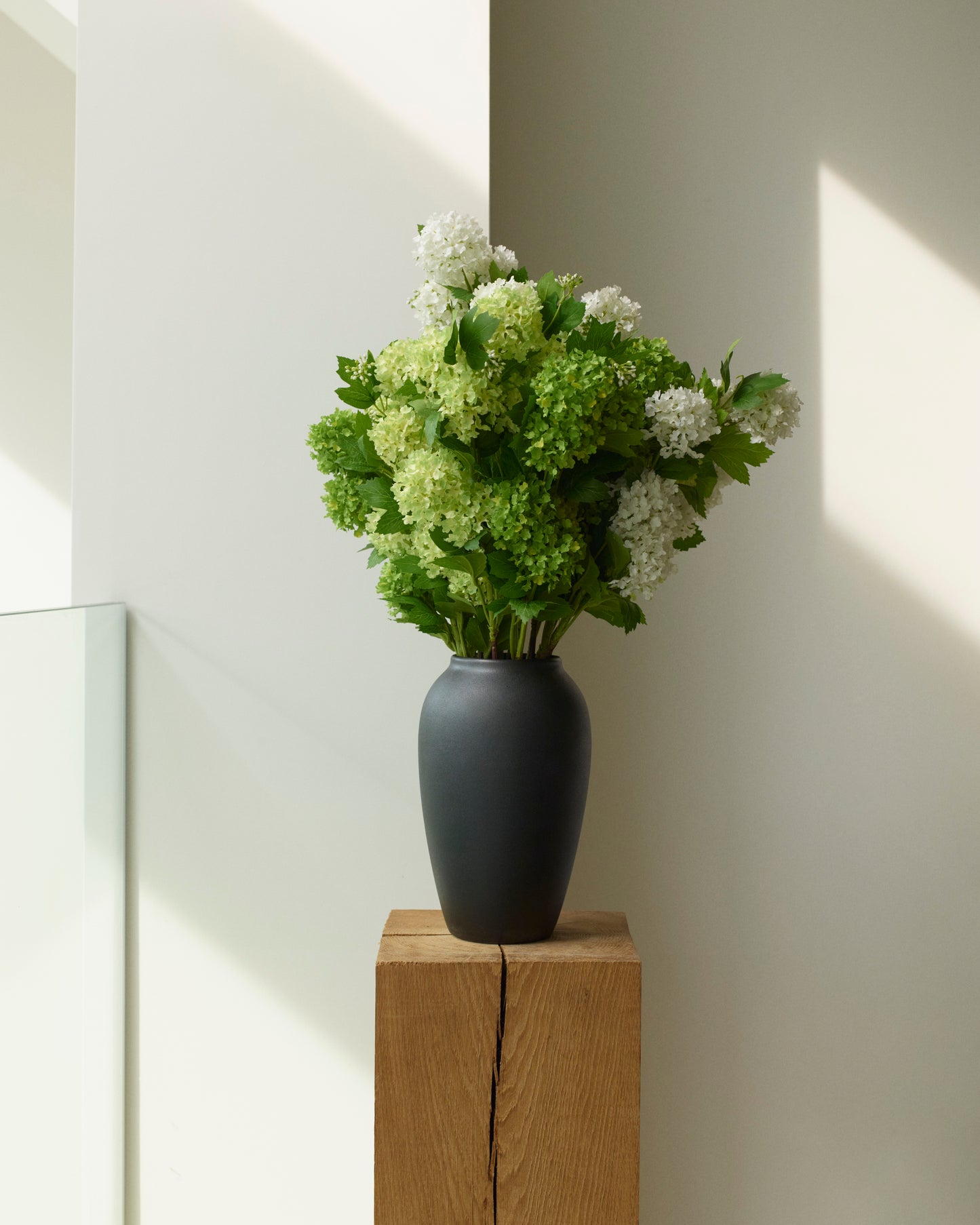 Ett Hem London, Small Hydrangea Flower Arrangement in Green, Light Green & White